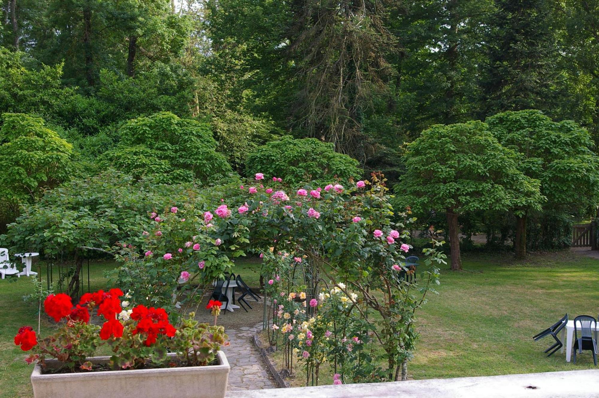 Hostellerie De La Roseraie Barbotan-les-Thermes Exterior foto